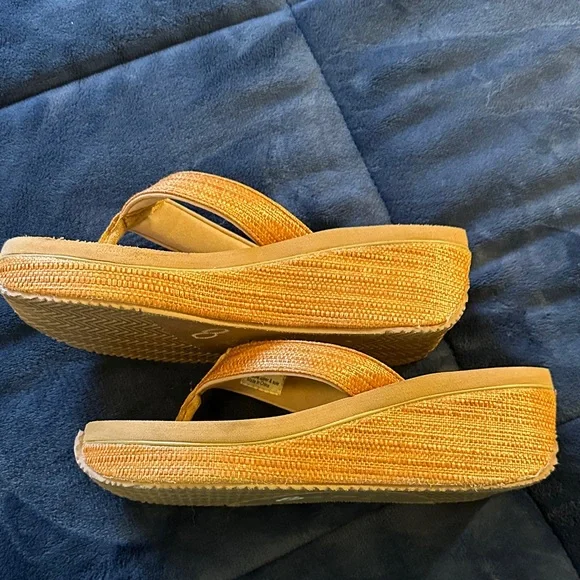 Volatile Tan and Brown Sandals - Picture 4 of 6